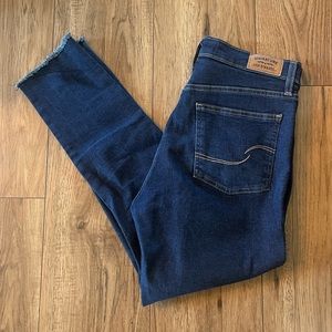 Signature Levi Strauss Heritage high rise skinny jeans with ripped knee size 8